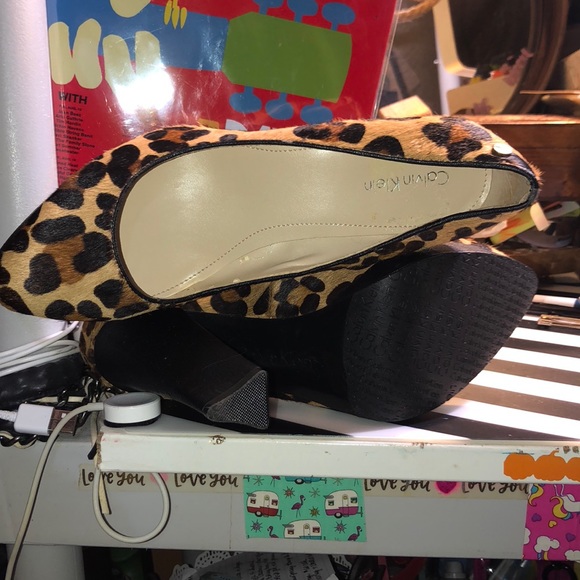 New w/o tags Calvin Klein leopard print heels 6.5 - Picture 3 of 3